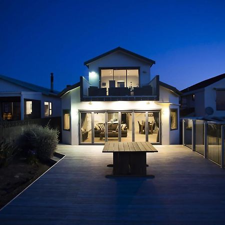 The Waterfront Escape Villa นิวพลีมัธ ภายนอก รูปภาพ